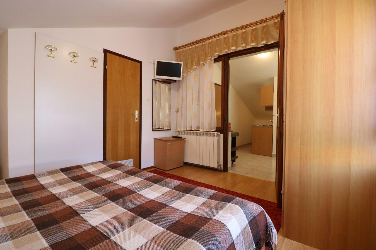 Apartments & Room Jagoda Baska  Ngoại thất bức ảnh